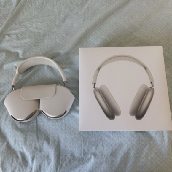 Apple AirPods Max With lightning Port Silver/white and Smart
